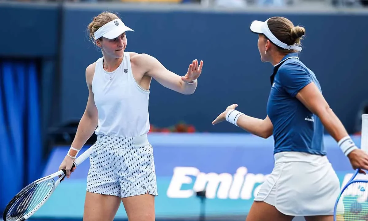 Самсонова и Меликар-Мартинес вышли в полуфинал парного турнира WTA 500 в Нинбо